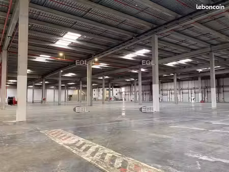 local logistique 32 073 m²