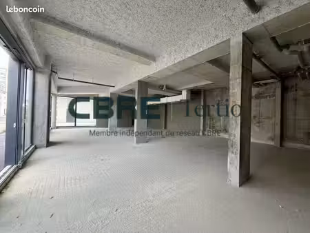 local commercial 206 m² tours