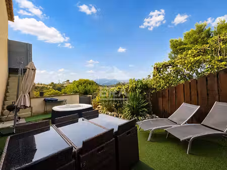 charmant deux pièces avec jardin au calme absolu