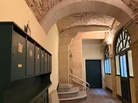 nimes centre ville   appartement ancien rénové type 3 pièces