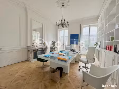 bureaux 137 m²