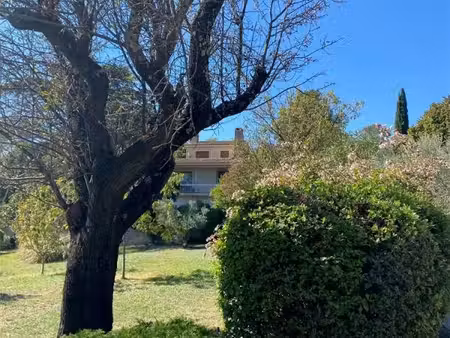 nimes  secteur grande villa sur une belle parcelle arborée