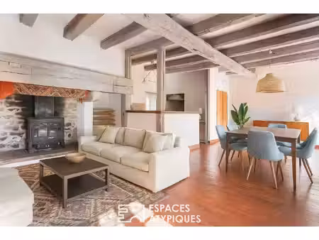 maison au charme pittoresque et son jardin bucolique