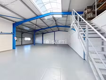 local 1083 m² poligny