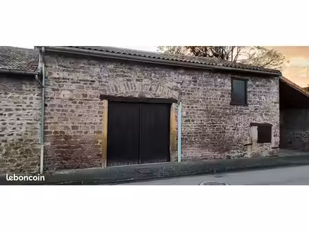 grange avec extérieur-gros potentiel-travaux à prévoir