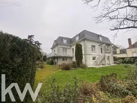 maison 7 pièces 323 m²