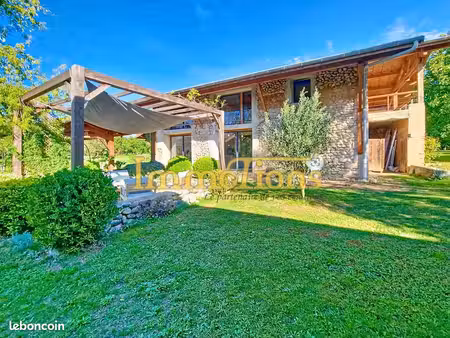 propriété 9 pièces 217 m²