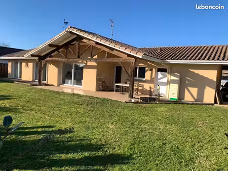 maison individuelle 138 m2 sur 945m2 de terrain  4 pièces principales  à st vt de paul 409