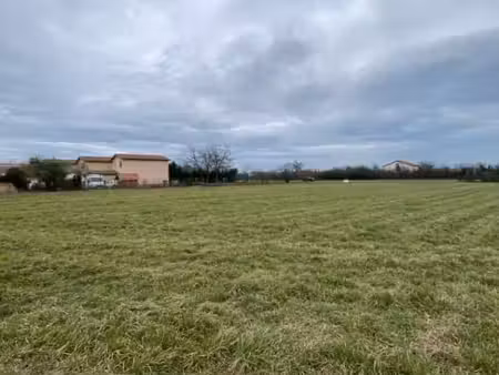 terrain 1 820 m² champdieu