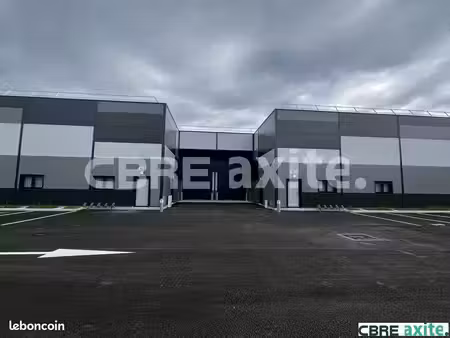 local d'activite 10320 m² janneyrias