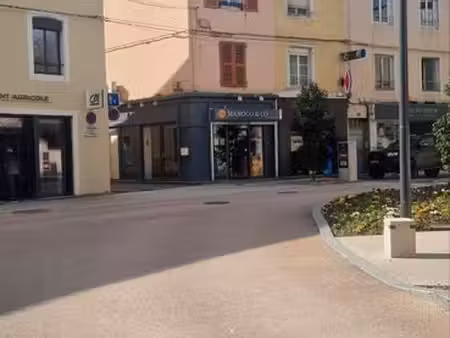 local commercial place du château