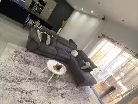 maison rénovée 145 m² + dépendance 70 m² – centre village