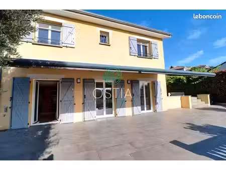 villa 7 pièces 136 m²