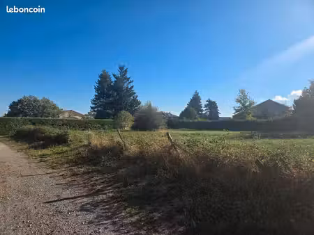 terrain 1 900 m² – saint-just-sur-loire – divisible – 430 000