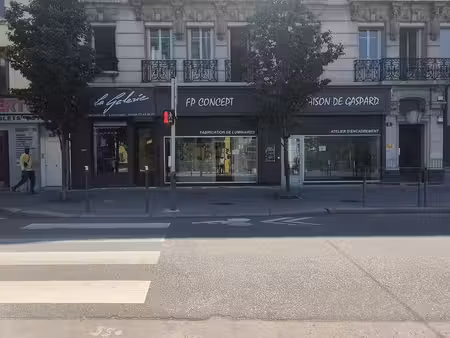 local tout commerces- fourneyron