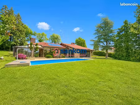 propriété 7 pièces 221 m²