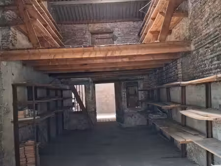 grand garage avec mezzanine