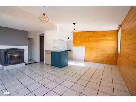 maison 70 m² à rénover et terrain constructible 450 m² à pelouse