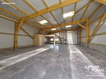 local d'activité 220 m²