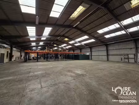 local logistique 3 332 m²