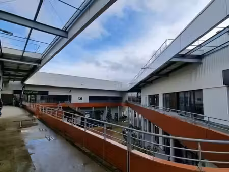 local commercial 128 m²
