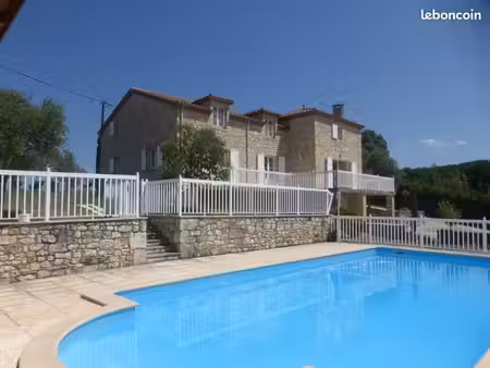 maison en pierre piscine 5 chambres a louer
