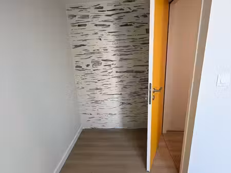 9 5 m2 - bureau - quartier les justices - angers