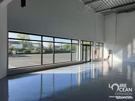 local commercial 601 m²