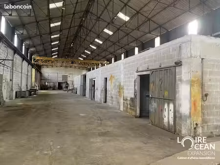 local d'activité 900 m²