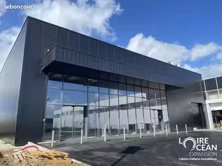 local commercial 1 000 m²