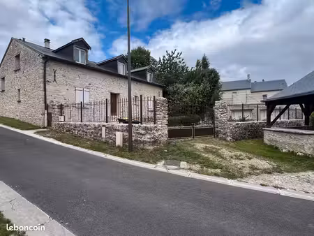 maison de caractère à l'architecture atypique à arcis-le-ponsart