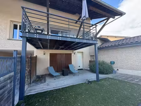 maison de village f4 meublée avec 2 terrasses et stationnement