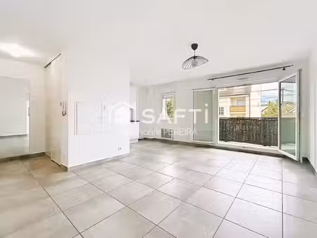 appartement 2 pièces avec balcon et parking