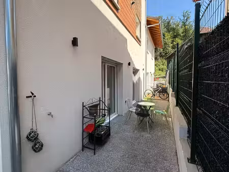 cadre paisible  grande terrasse en l  appartement moderne