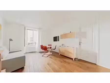 location meublée appartement 2 pièces 33 m² à ville-d'avray (92410)  1 075 €
