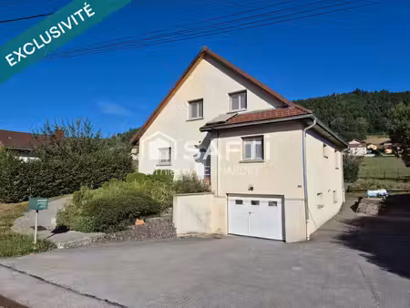 très belle maison avec 5 chambres et terrain plat.