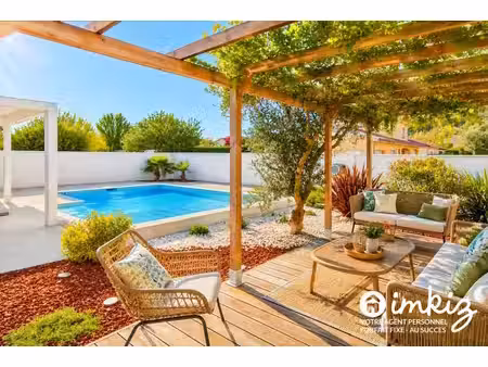 maison familiale avec piscine et beaux volumes