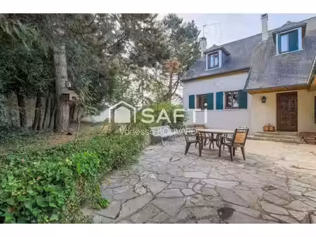 maison de caractère de 200 m² avec piscine