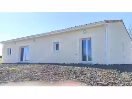 maison récente de plain pied de 120 m². 3 chambres