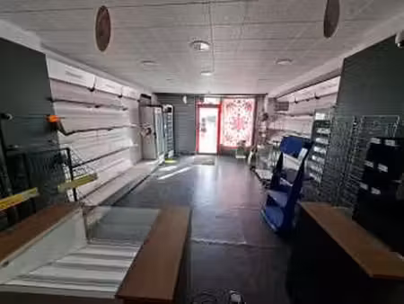 location bureaux et commerces à la roche-sur-yon (85000) : à louer / 100m² la roche-sur-yo
