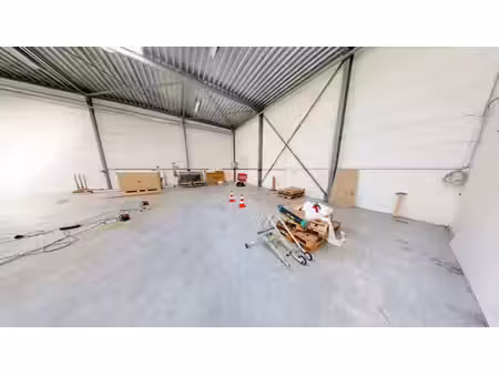 merksem: bedrijfsruimte met kantoren en opslag