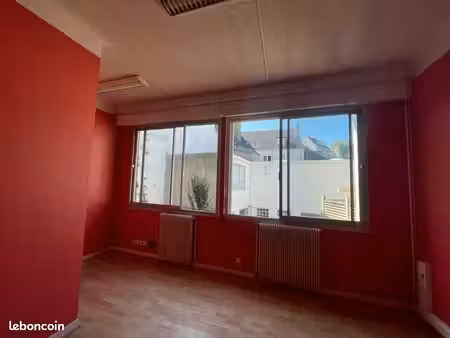 bureau 85 m²