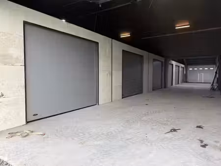 locaux industriels jurbise - portes sectionnelles neuves