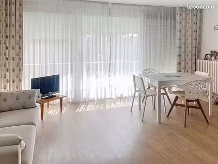studio 1 pièce 38 m²