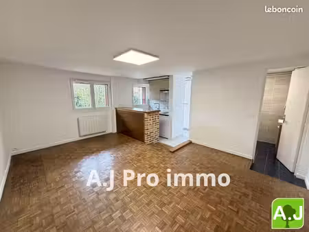studio 1 pièce 27 m²