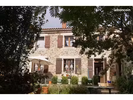 ancienne ferme avec grand terrain attenant