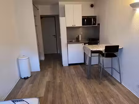 location stuio meublé 18m2 - cergy axe majeur