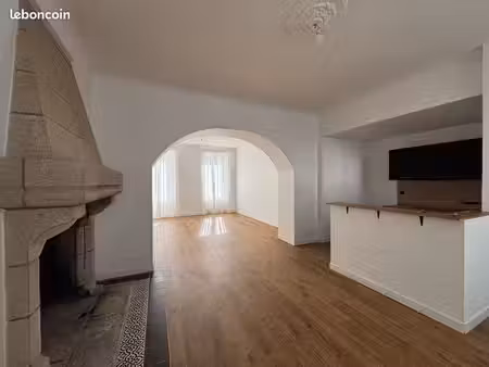 bel appartement t3 totalement rénové centre ville
