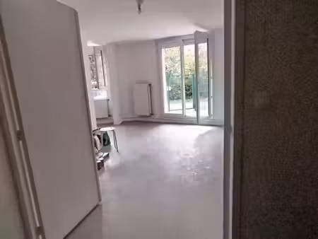 t2 57m2 à feyzin