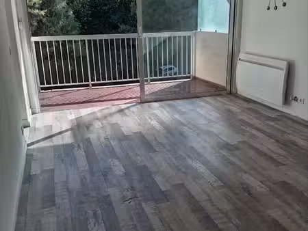 studio 27 m² dernier étage avec terrasse  parking  piscine & gardien